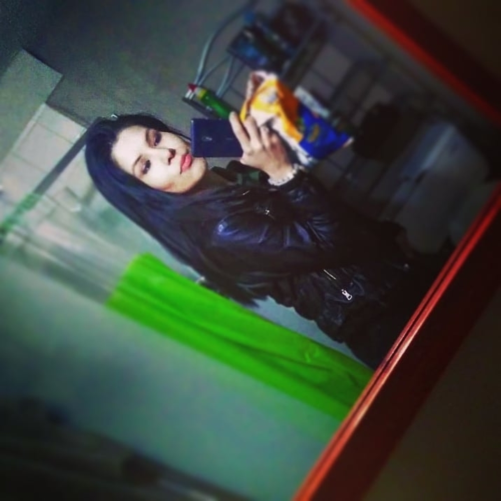 Meet your Posher, Issa